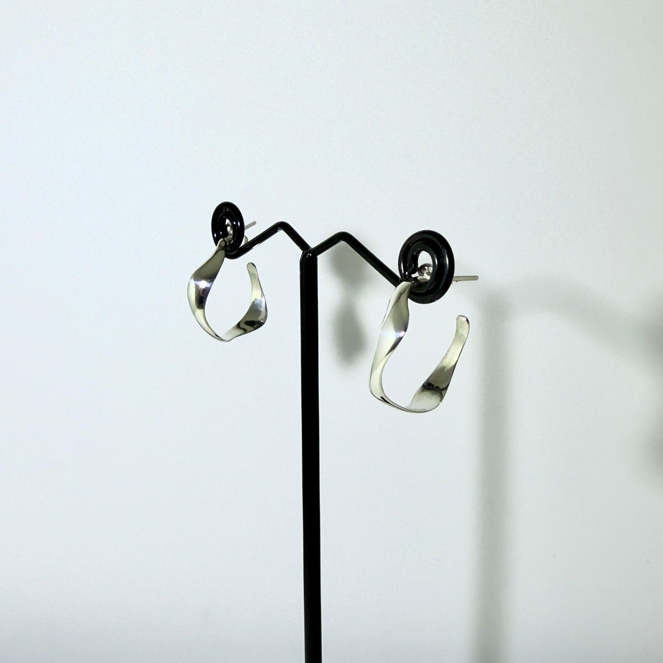 Wave Hoops