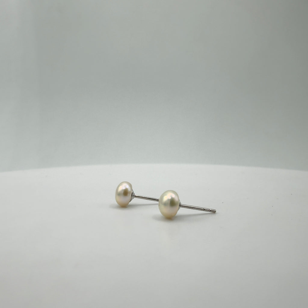 Constanza Pearl Studs