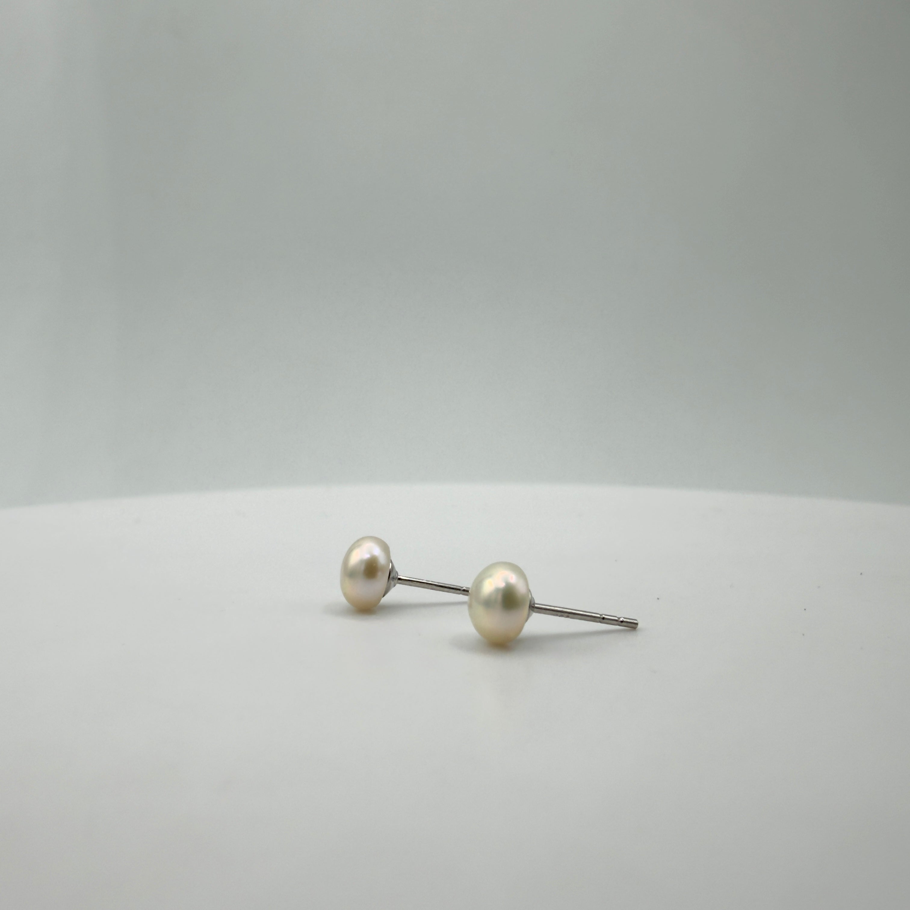 Constanza Pearl Studs